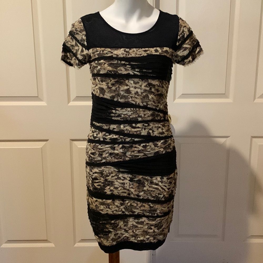Diane Von Furstenberg rough edge tiered dress. Vintage Contemporary Classic - Picture 3 of 15